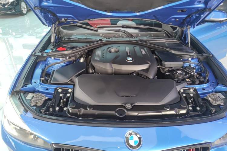 Used BMW 3 Series GT 2017 330i xDrive M Sport Engine Bay