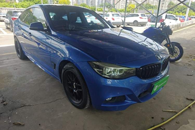 Used BMW 3 Series GT 2017 330i xDrive M Sport Front Right 45 Deg
