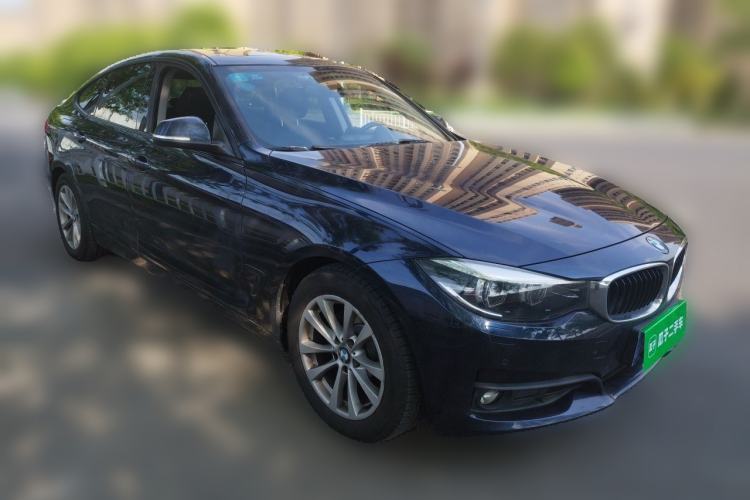 Used BMW 3 Series GT 2017 320i Sport Edition Front Right 45 Deg