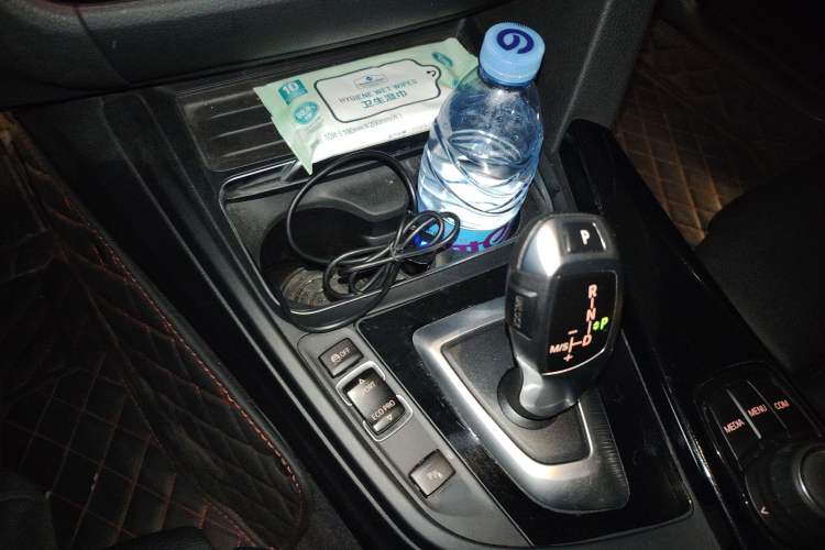 Used BMW 3 Series GT 2017 320i Sport Edition Gear Lever