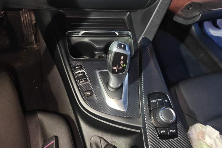 Used BMW 3 Series GT 2017 320i Sport Edition Gear Lever