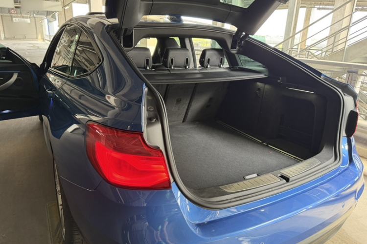Used BMW 3 Series GT 2017 320i M Sport Interior 10