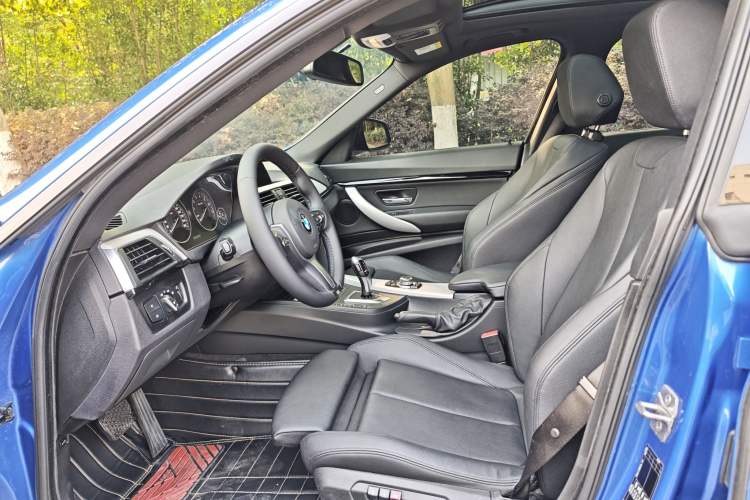 Used BMW 3 Series GT 2017 320i M Sport Interior 2