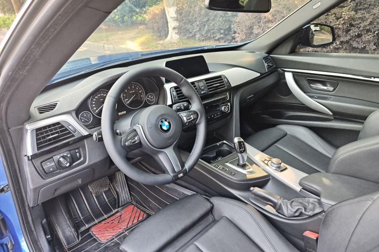 Used BMW 3 Series GT 2017 320i M Sport Interior 3