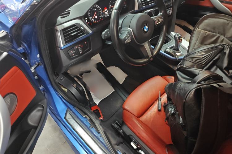 Used BMW 3 Series GT 2017 330i xDrive M Sport Interior 3