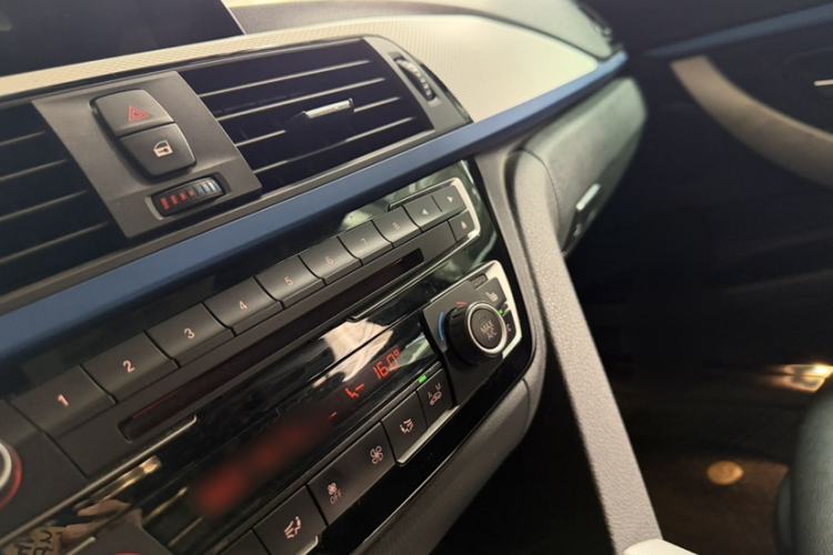 Used BMW 3 Series GT 2017 320i M Sport Interior 3