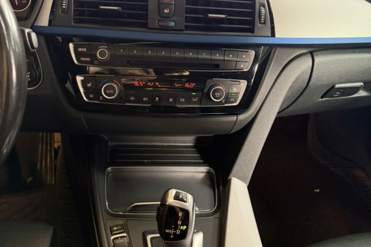 Used BMW 3 Series GT 2017 320i M Sport Interior 5