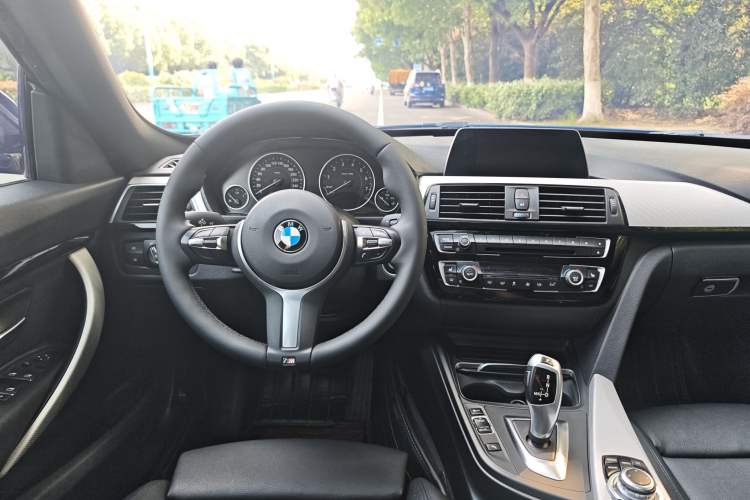 Used BMW 3 Series GT 2017 320i M Sport Interior 7