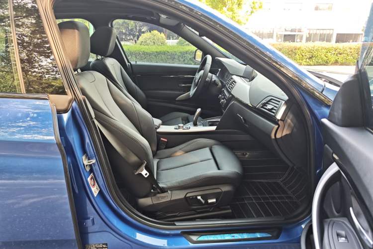 Used BMW 3 Series GT 2017 320i M Sport Interior 9