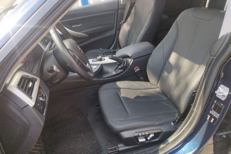 Used BMW 3 Series GT 2017 320i Sport Edition Left Front Seat