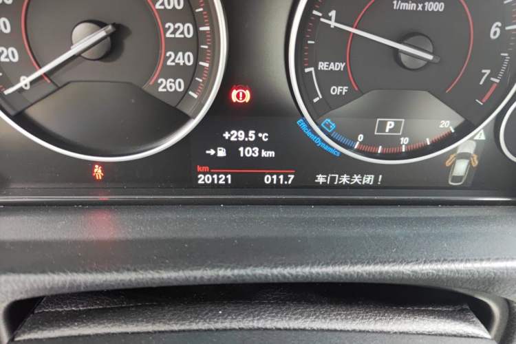 Used BMW 3 Series GT 2017 320i M Sport Odometer Close Up