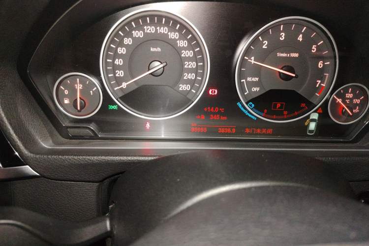 Used BMW 3 Series GT 2017 320i Sport Edition Odometer Close Up