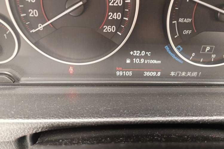 Used BMW 3 Series GT 2017 320i M Sport Odometer Close Up