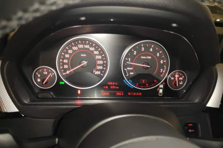 Used BMW 3 Series GT 2017 320i M Sport Odometer Close Up