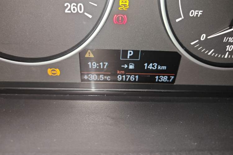 Used BMW 3 Series GT 2017 320i Sport Edition Odometer Close Up