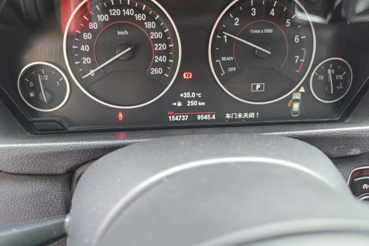 Used BMW 3 Series GT 2017 320i M Sport Odometer Close Up