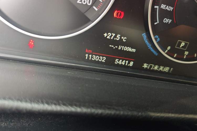 Used BMW 3 Series GT 2017 320i M Sport Odometer Close Up