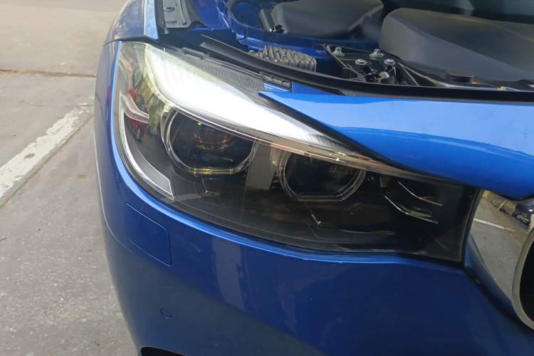 Used BMW 3 Series GT 2017 330i xDrive M Sport Right Front Headlight