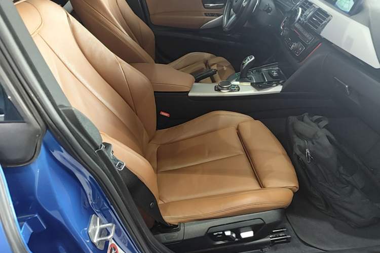 Used BMW 3 Series GT 2017 330i xDrive M Sport Right Front Seat