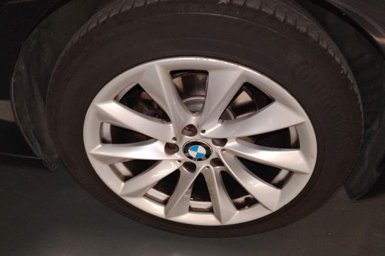 Used BMW 3 Series GT 2017 320i Sport Edition Right Front Wheel Hub