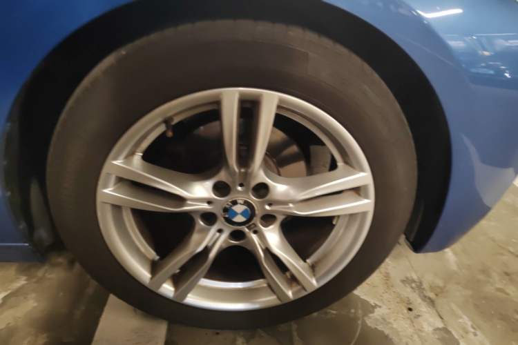 Used BMW 3 Series GT 2017 320i M Sport Right Front Wheel Hub