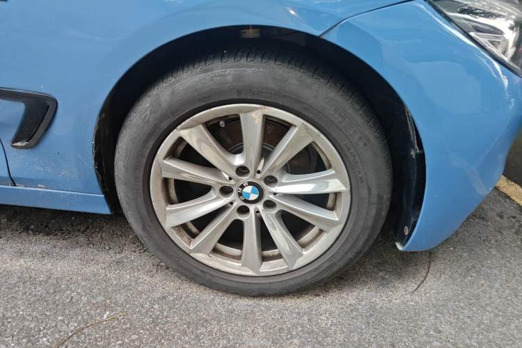 Used BMW 3 Series GT 2017 320i Sport Edition Right Front Wheel Hub