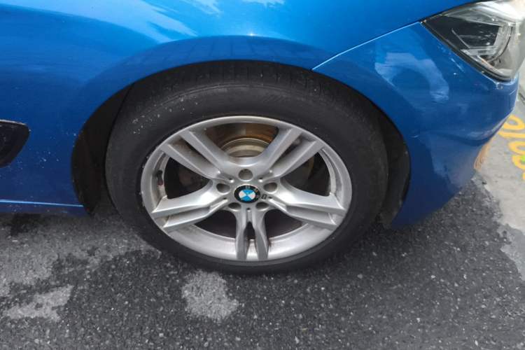 Used BMW 3 Series GT 2017 330i xDrive M Sport Right Front Wheel Hub