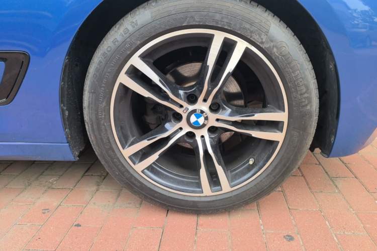 Used BMW 3 Series GT 2017 320i M Sport Right Front Wheel Hub