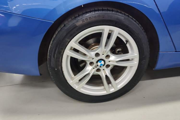 Used BMW 3 Series GT 2017 320i M Sport Right Rear Wheel Hub