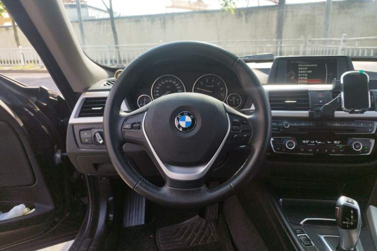 Used BMW 3 Series GT 2017 320i Sport Edition Steering Wheel