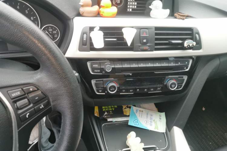 Used BMW 3 Series GT 2017 320i Sport Edition Audio And AC Panel
