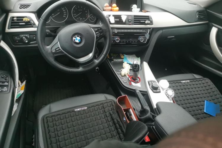 Used BMW 3 Series GT 2017 320i Sport Edition Center Console