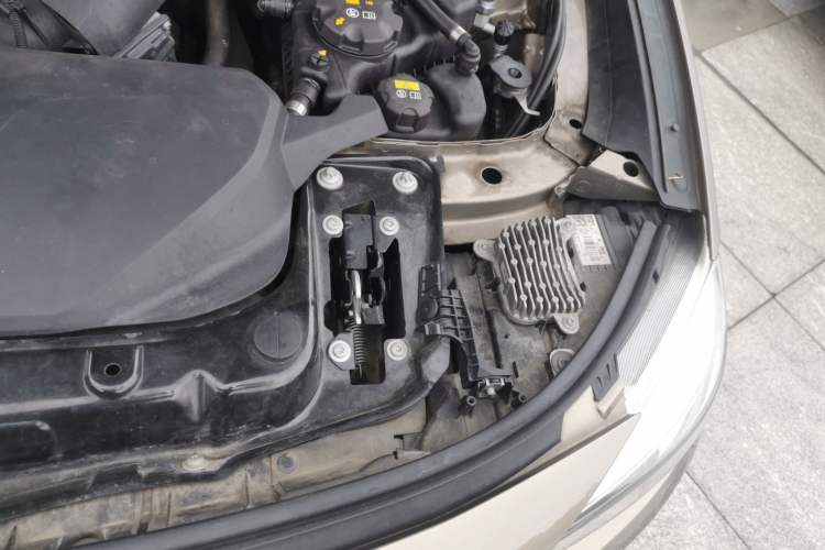 Used BMW 3 Series GT 2017 320i Sport Edition Engine Bay Left