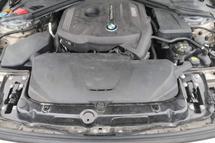 Used BMW 3 Series GT 2017 320i Sport Edition Engine Bay