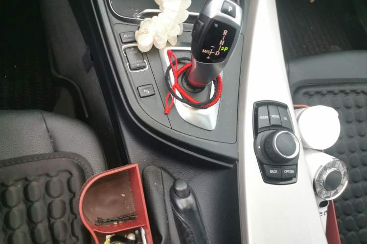 Used BMW 3 Series GT 2017 320i Sport Edition Gear Lever