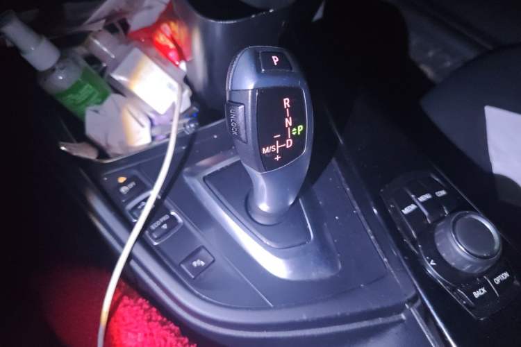 Used BMW 3 Series GT 2017 320i Luxury Design Package Gear Lever