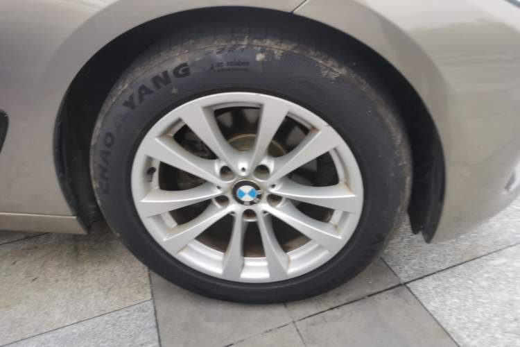 Used BMW 3 Series GT 2017 320i Sport Edition Right Front Wheel Hub
