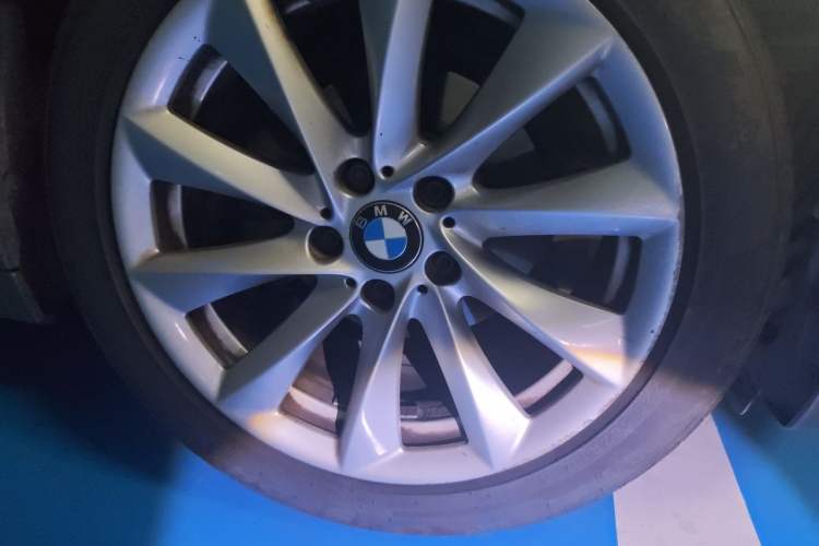 Used BMW 3 Series GT 2017 320i Luxury Design Package Right Front Wheel Hub