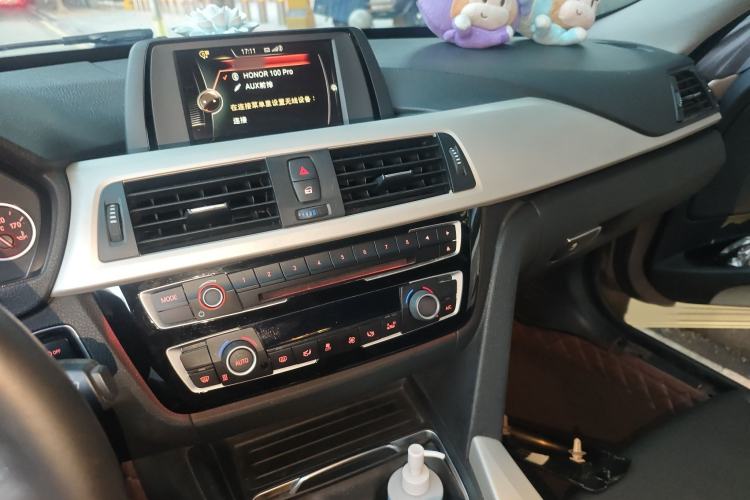 Used BMW 3 Series GT 2017 320i Sport Edition Audio And AC Panel
