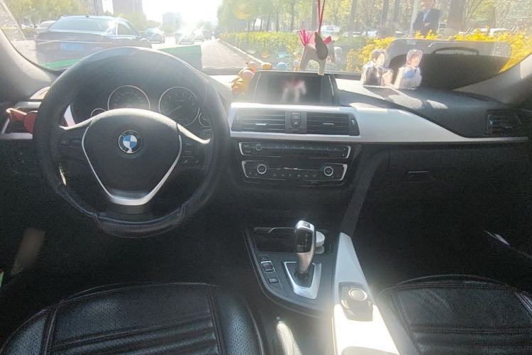 Used BMW 3 Series GT 2017 320i Sport Edition Center Console