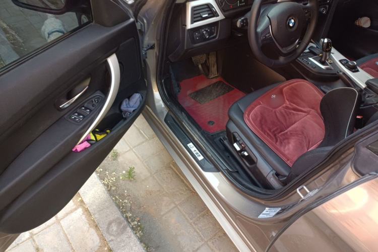 Used BMW 3 Series GT 2017 320i Sport Edition Driver Seat