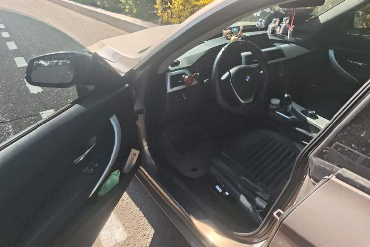 Used BMW 3 Series GT 2017 320i Sport Edition Driver Seat