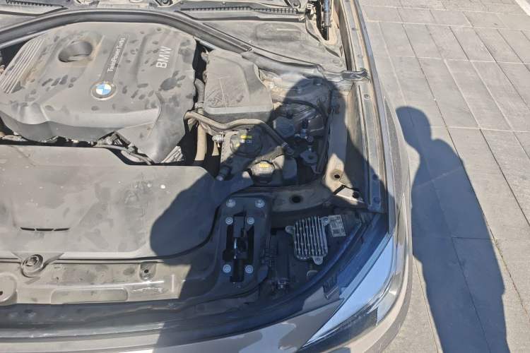 Used BMW 3 Series GT 2017 320i Sport Edition Engine Bay Left