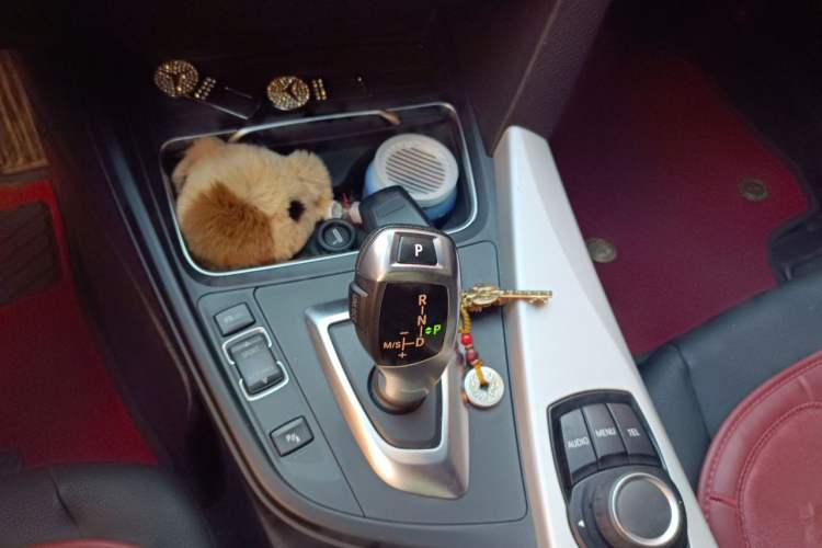 Used BMW 3 Series GT 2017 320i Sport Edition Gear Lever