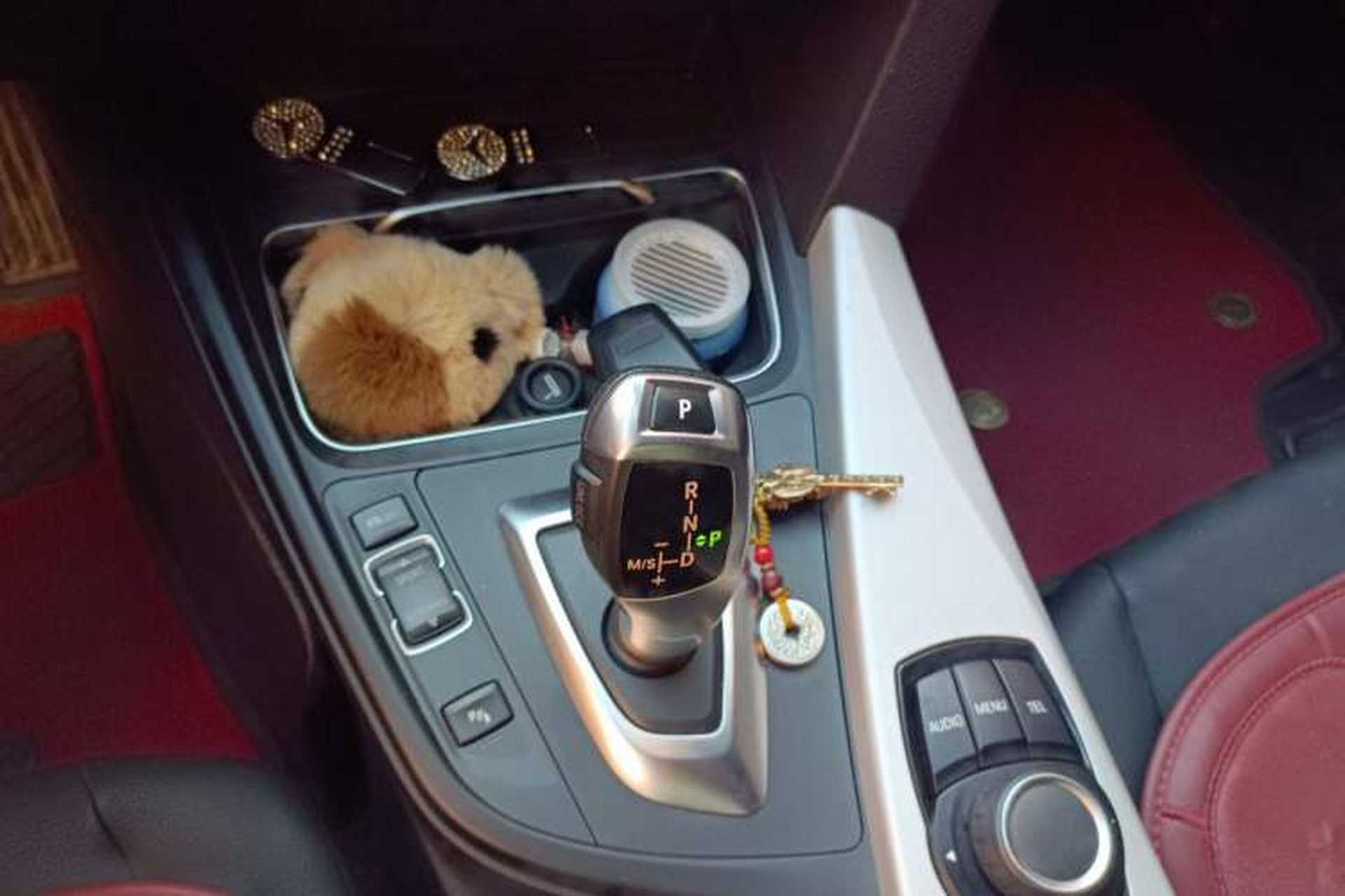 Used BMW 3 Series GT 2017 320i Sport Edition Gear Lever