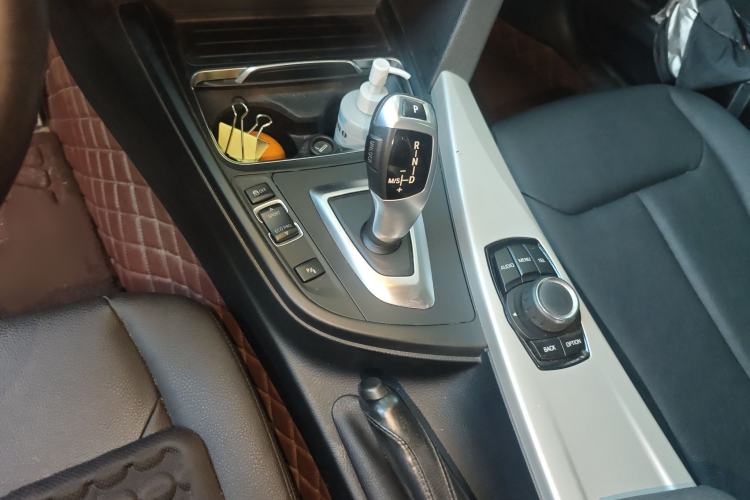 Used BMW 3 Series GT 2017 320i Sport Edition Gear Lever