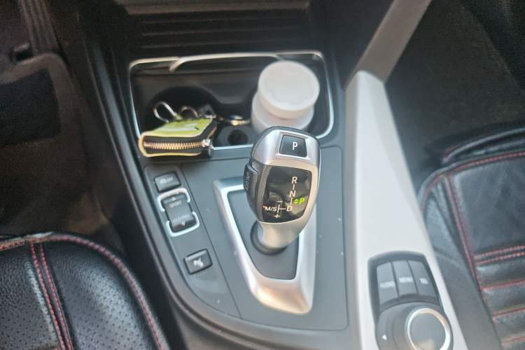 Used BMW 3 Series GT 2017 320i Sport Edition Gear Lever