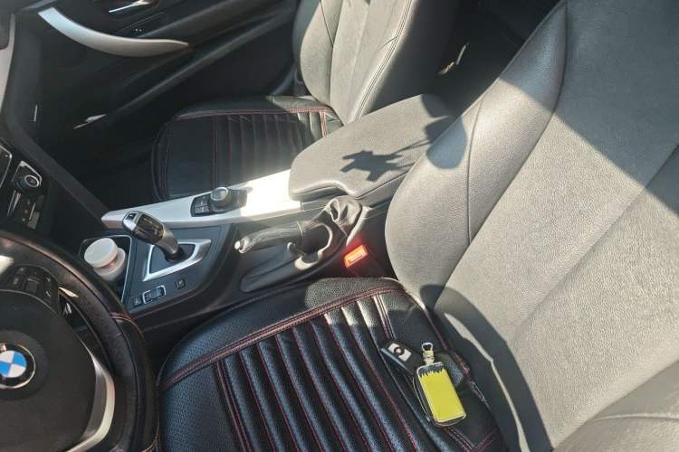 Used BMW 3 Series GT 2017 320i Sport Edition Left Front Seat