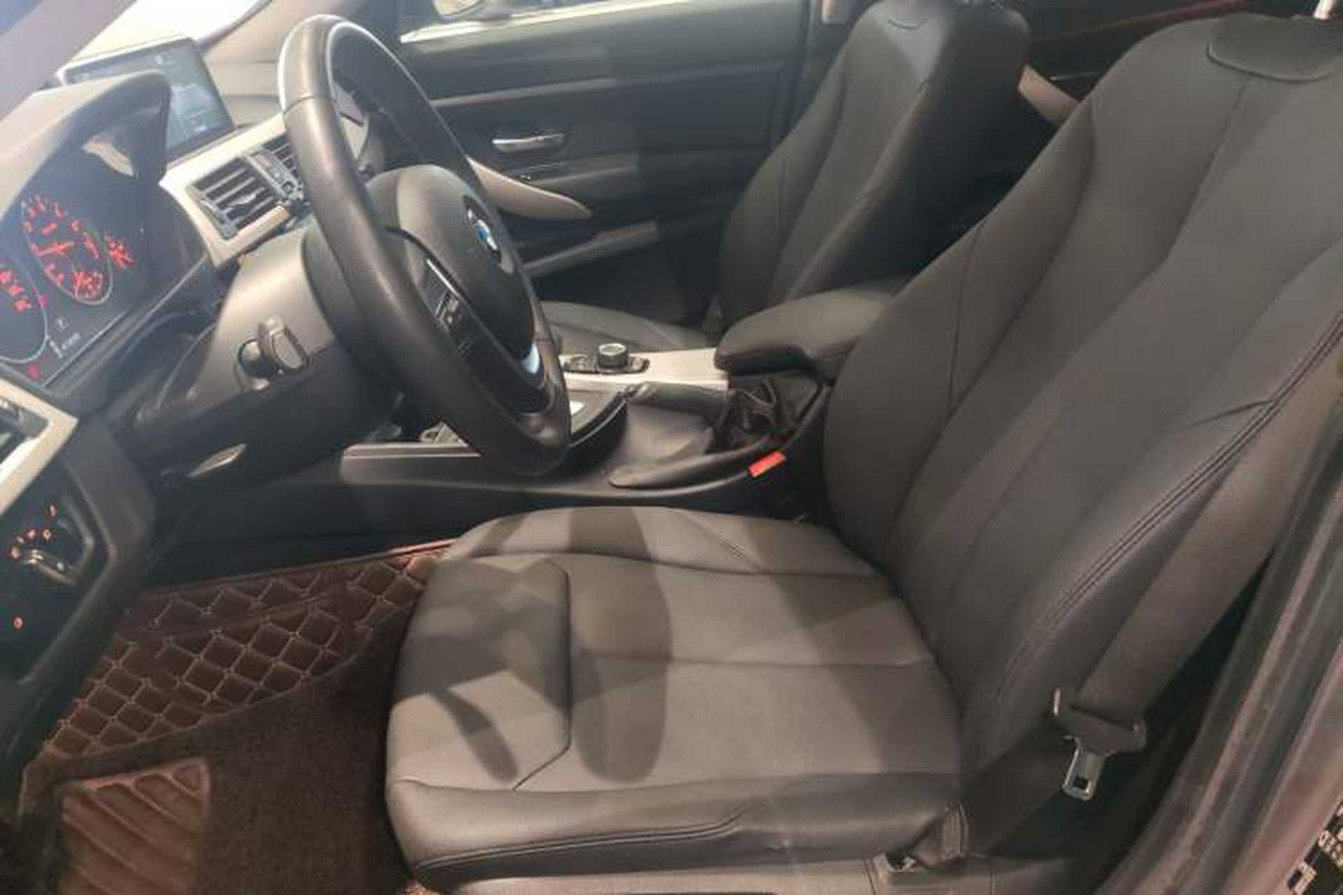 Used BMW 3 Series GT 2017 320i Sport Edition Left Front Seat