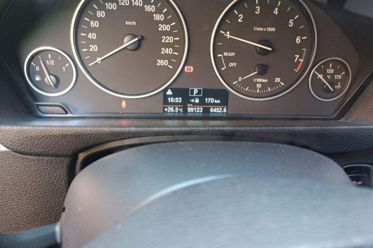 Used BMW 3 Series GT 2017 320i Sport Edition Odometer Close Up